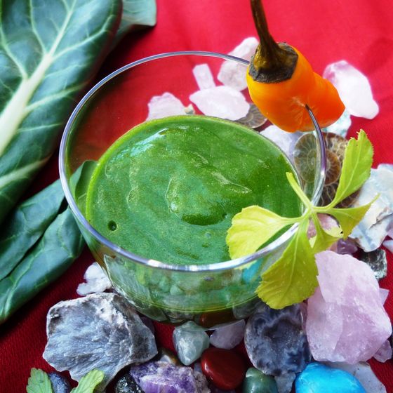 In einem Glas zubereiteter Ayurvedischer Smoothie mit heißen Gewürzen, ein Rezept von Immanuel Albertinen Kocht