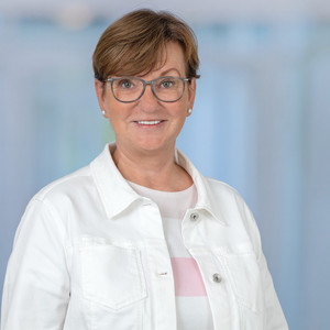 [Translate to Englisch:]  Diplom-Krankenschwester Birgit Pilz Pflegedirektorin - Immanuel Herzzentrum Brandenburg in Bernau bei Berlin