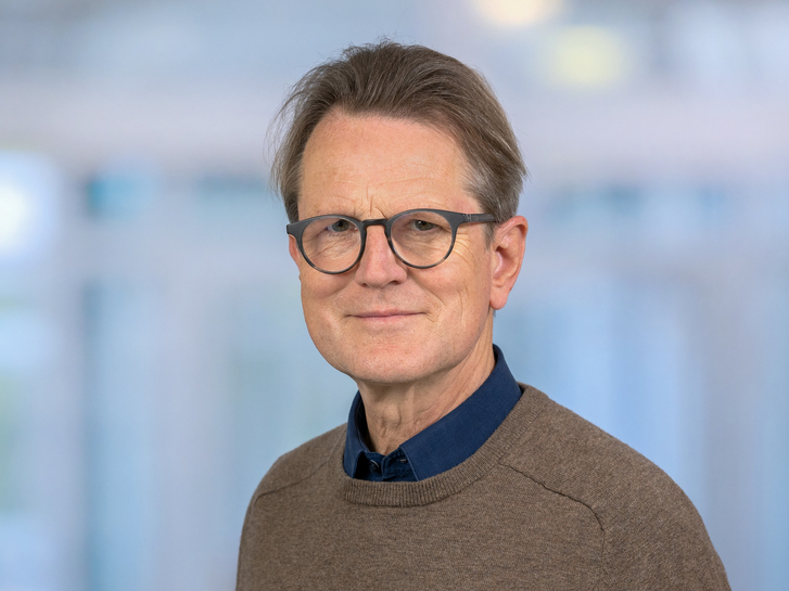 [Translate to Polnisch:] Portrait Thorsten Graff, Pastor, Seelsorger, Klinikseelsorger, Immanuel Klinikum Bernau, Bernau bei Berlin