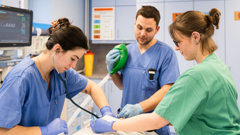 Nachwuchsärzte im OP